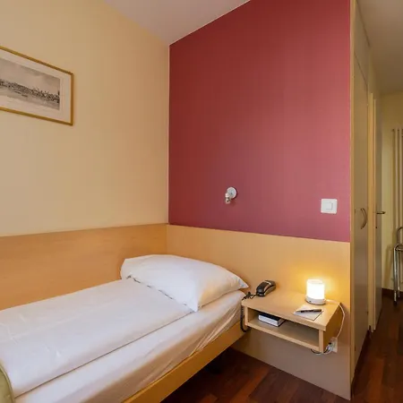 De La Paix Hotel 3*